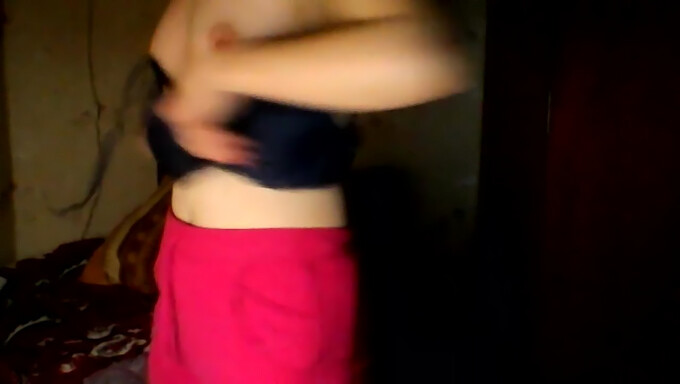 Teen Webcam Girl Caught On Hacked Laptop Camera While Dressing