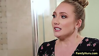 Aj Applegate Si Užíva Zmyselnú Nuru Masáž So Šťastným Koncom.