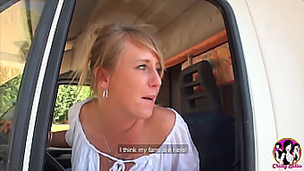 Blond Milf Får Fitta Og Rumpa Knullet I Denne Hete Videoen