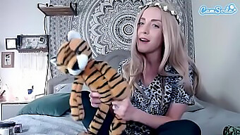 Carol Baskins Vilda Möte Med Joe Exotic I Tiger King-Parodi