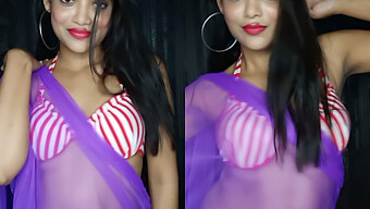 Rekha Viser Sine Fantastiske Striptease-Evner