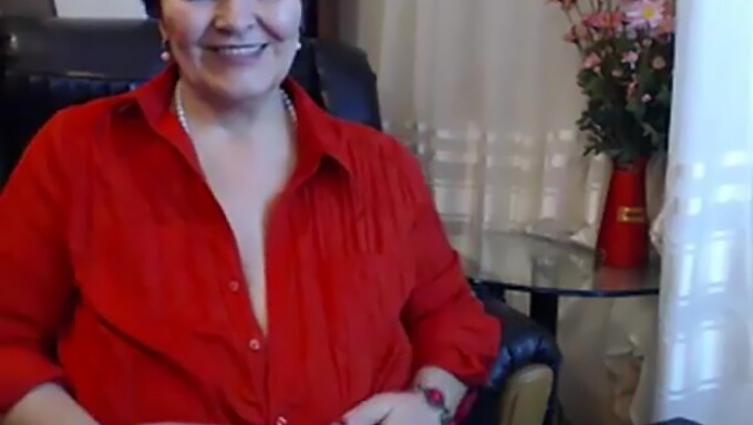 Granny Webcam Show S Smyslným Umělcem