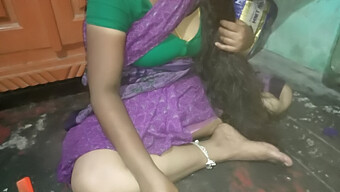 Indian Aunty'S Wet And Wild Masturbation Session