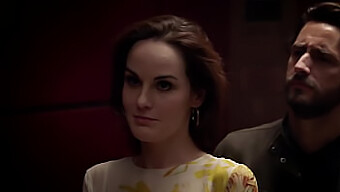 Kuszący Występ Michelle Dockery W Filmie Dobre Zachowanie 01x01 Z Rudą Sensacją.