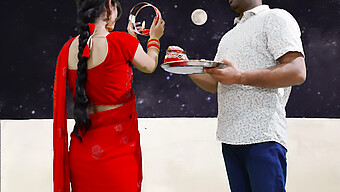 พริยา เจ้าสาวที่เพิ่งแต่งงานใหม่ สัมผัส Karva Chauth ครั้งแรกของเธอและให้ Blowjob ใต้ท้องฟ้าที่เปิดโล่งในวิดีโอมือสมัครเล่นของอินเดียนี้