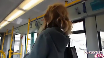 Dívčí Veřejná Masturbace V Tramvaji Ve Frankfurtu