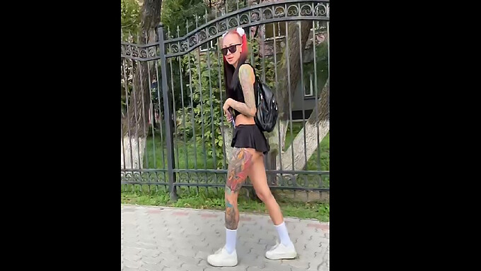 Adolescenta Americană (18+) Își Întinde Gaura Căscată Într-Un Videoclip De Casă