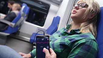 Uzaktan Kumandayla Kadın Orgazmına Pov Tren Yolculuğu