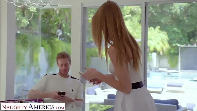 L'Allenatore Di Tennis Di Naughty America Fa Sesso Con Uno Studente Desideroso