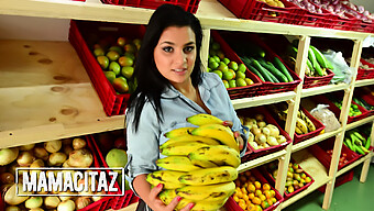 Amateur Van Achteren Met Een Colombiaanse Tiener Op De Markt